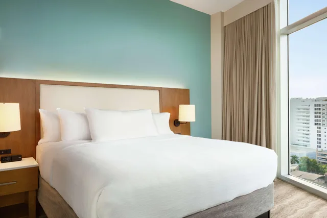 Suite, Bay View، Embassy Suites By Hilton Sarasota Fl 2/5