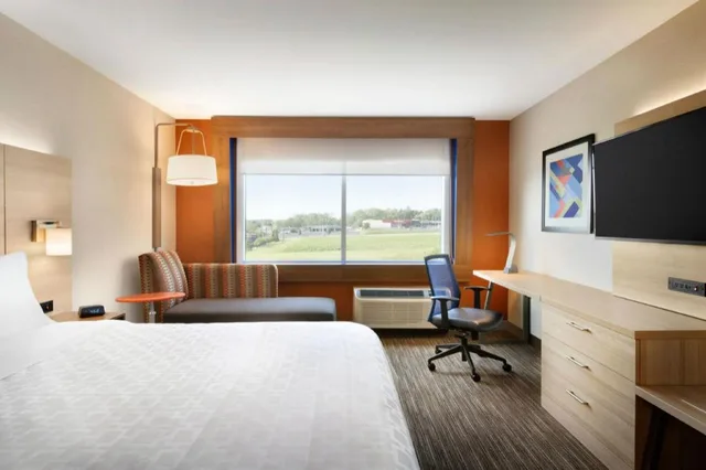 جناح بسريرين كوين مع أريكة لذوي الإعاقة، Holiday Inn Express Alliance 3/3