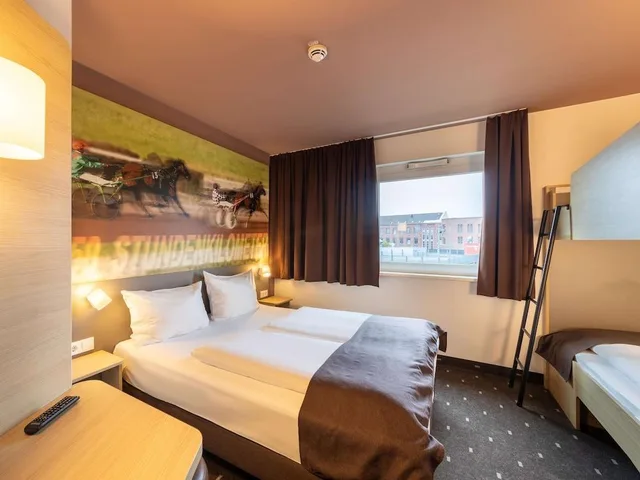 غرفة رباعية بسرير فردي، B&B Hotel Monchengladbach 1/1
