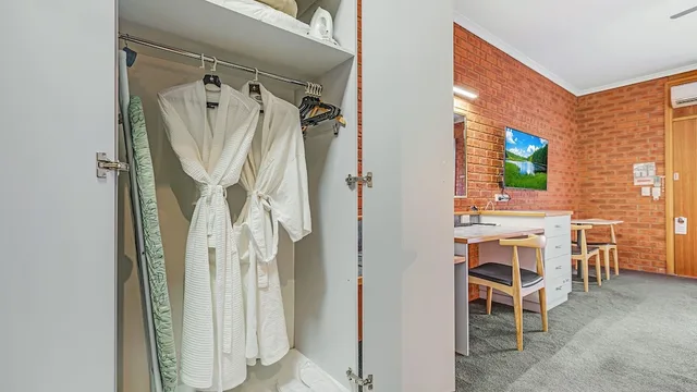 غرفة تنفيذية بسرير كينج، Golden River Motor Inn 10/10