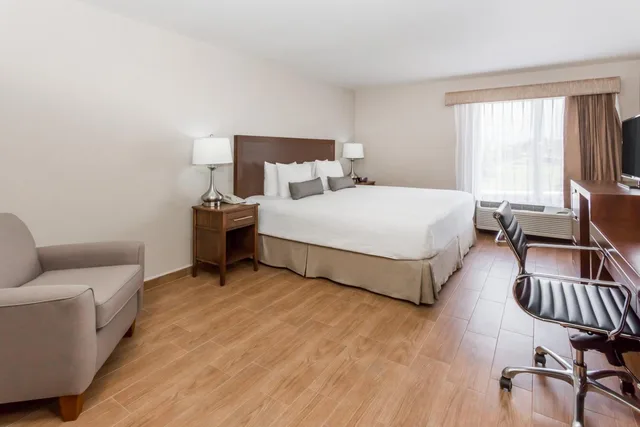 Room, Double Bed, Baymont by Wyndham Lazaro Cardenas 2/3
