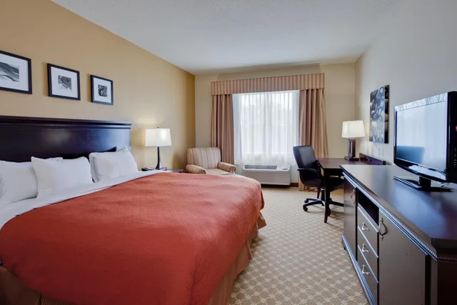 جناح بسرير كينج مع أريكة، Country Inn & Suites by Radisson, Port Orange-Daytona, FL 1/4