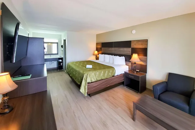 غرفة بسرير كينج، Quality Inn Panama City North 2/6