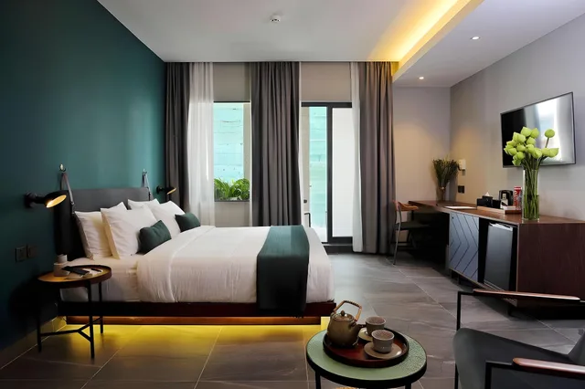 غرفة سوبيريور بإطلالة على المدينة بشرفة، Baitong Hotel And Resort Phnom Penh 2/2