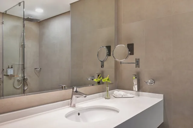 شقة بسرير كينج بغرفتي نوم، Beach Bay Hotel Mirfa, Edge by Rotana 6/8