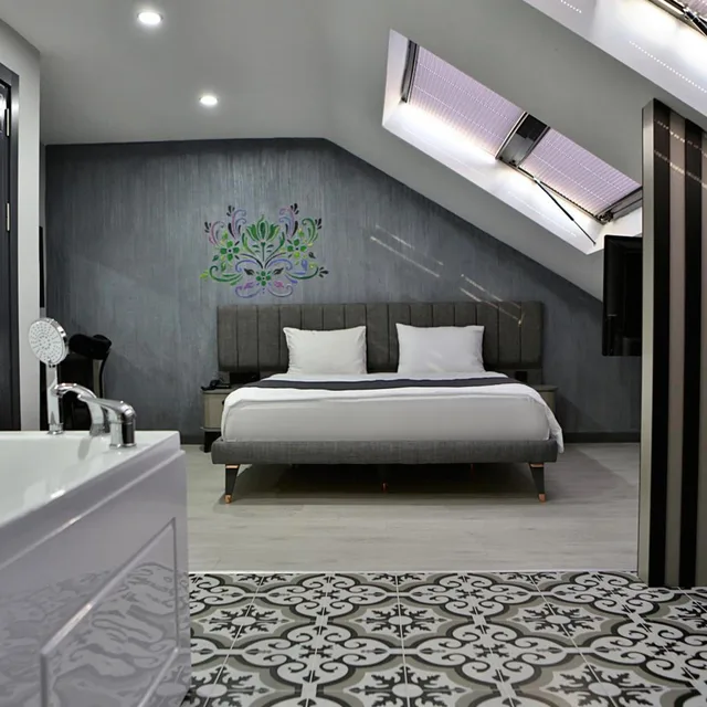 غرفة بسرير كوين بجاكوزي، Fly And Stay Airport Hotel 3/7