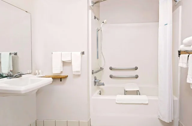 جناح بسرير كينج بجاكوزي للمدخنين، Howard Johnson By Wyndham Gothenburg 4/5