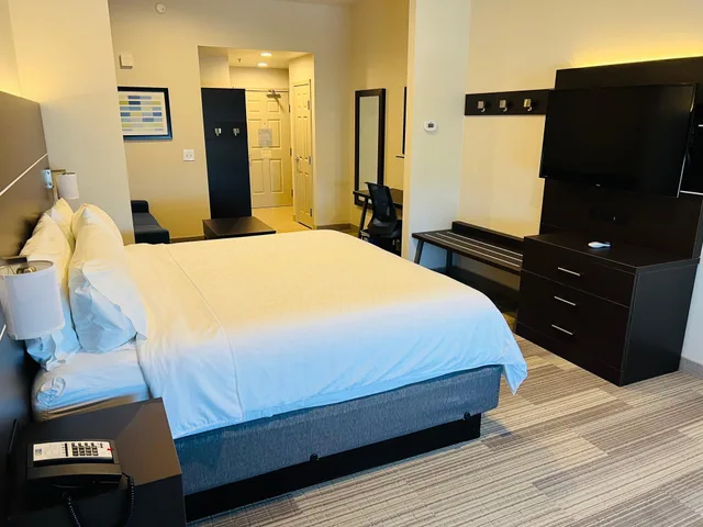 جناح بغرفة نوم واحدة لذوي الإعاقة، Holiday Inn Express Hotel Suites Salinas 3/6