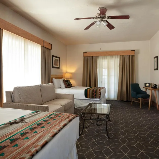 جناح عائلي، El Rancho Hotel 5/7