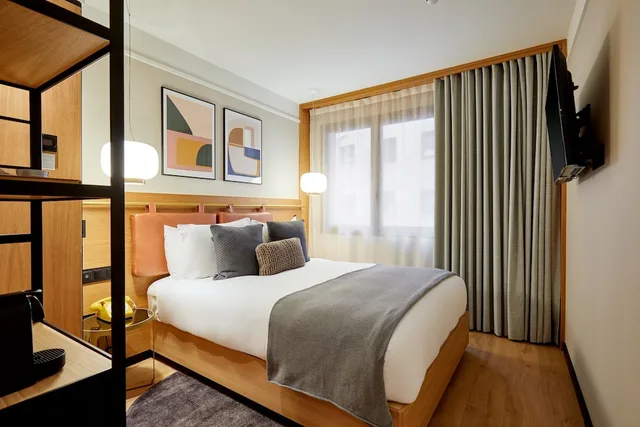 Essential, Queen Bed، Kimpton Vividora Barcelona 5/9