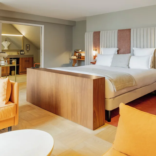 جناح سيغنتشر بسرير كينج مع أريكة، Hotel Pilgrim 1/4