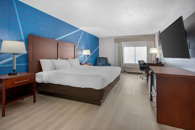 غرفة قياسية بسرير كينج، Comfort Inn Goshen, IN 3/7