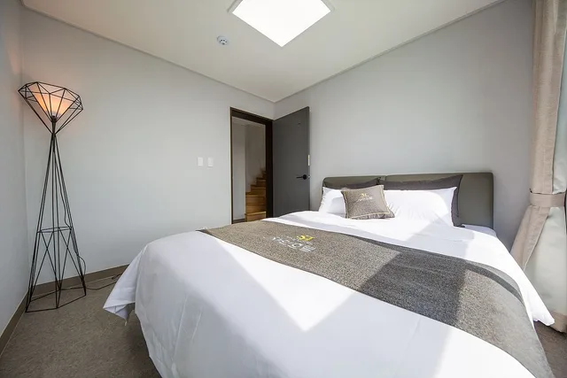 جناح دوبلكس ملكي بسرير مزدوج، Shine Hotel 1/2