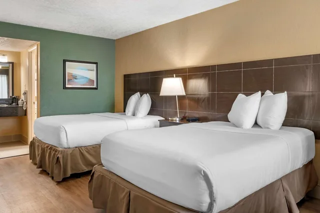 غرفة بسريرين مزدوجين لذوي الإعاقة، Best Western Space Shuttle Inn 7/9