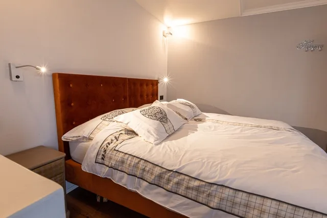جناح جونيور بسرير كوين بشرفة، Home Hotel Arosa 2/3