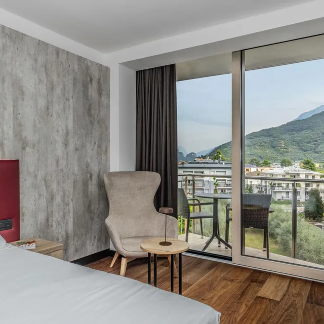 جناح بشرفة، Hotel Garda 4/10