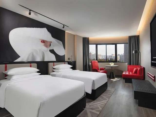 Deluxe, Twin Beds, Jinjiang Metropolo Hotel Shanghai Baiyulan 1/1