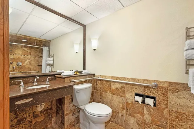 غرفة بسرير كوين لذوي الإعاقة، Best Western Plus Longbranch Hotel and Convention Center 5/6