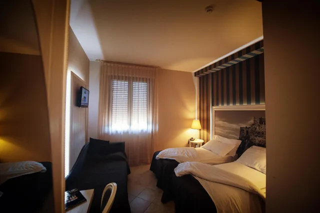 غرفة كلاسيكية بسرير مزدوج أو سريرين منفصلين مع سرير إضافي، Hotel Gran Paradiso 1/8