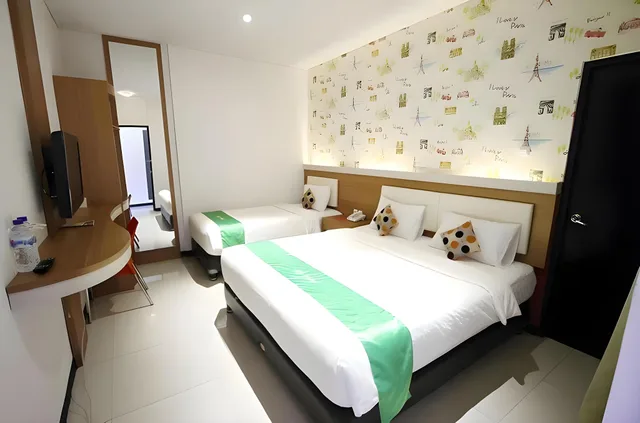 غرفة ثلاثية، Tab Hotel 3/3
