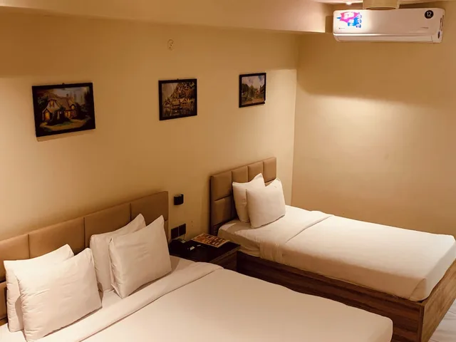 Junior Suite, Studio, 1 Double and 1 Single Bed, Hotel Pearl Inn 2/7