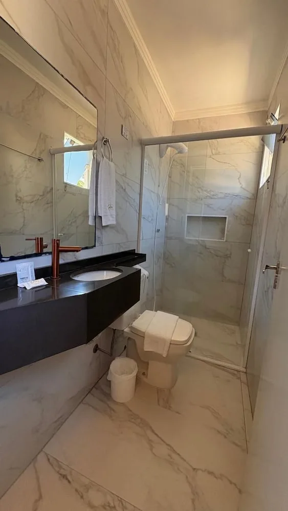 غرفة قياسية رباعية بغرفة نوم واحدة مع سرير سحّاب إضافي، Hotel Lorimar 4/4