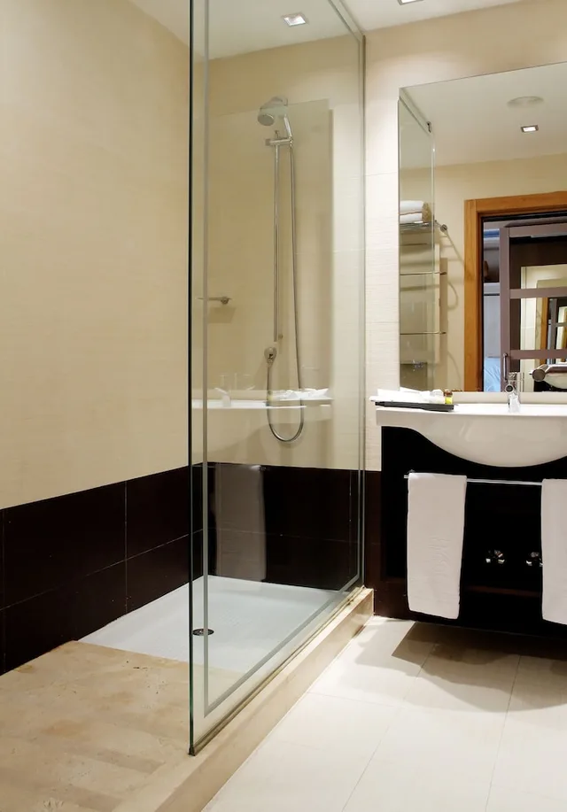 غرفة قياسية بسرير مزدوج، Hotel Oca Palacio de la Llorea and Spa 2/2