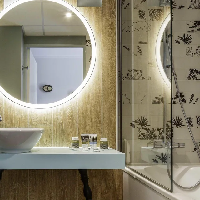 غرفة بريفيليج ثلاثية بشرفة، Hotel Mercure Orleans Portes de Sologne 6/7