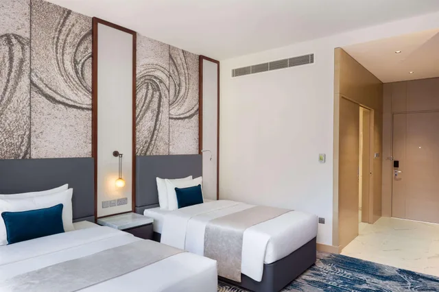 Deluxe, Twin Beds, Sea View, Novotel Dubai Gold District 2/2