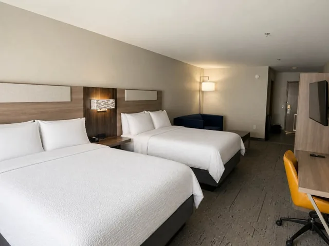 جناح بسريرين كوين مع أريكة، Holiday Inn Express Hotel & Suites Murphy 1/5