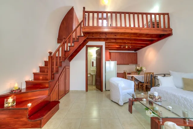 Studio, 1 Double and 1 Single Bed, Partial Sea View, Two Story، William Apos S Houses 1/3