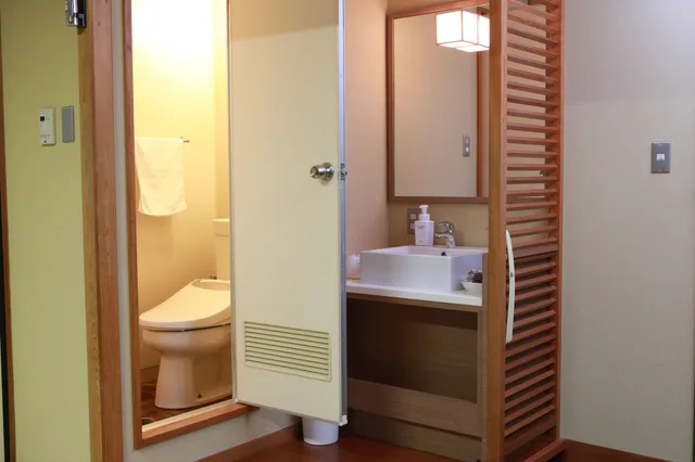 غرفة يابانية بفرشتي فوتون بحمام مشترك، Hotel Binario Saga Arashiyama 1/1