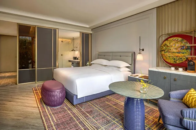 Fairmont Gold, King Bed, Lounge Access, High Floor، Fairmont Hanoi 2/4