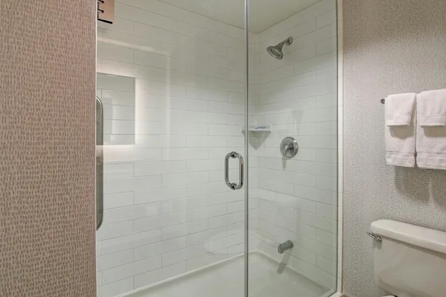 Spa, Executive, Suite, King Bed، Holiday Inn Express Hotel & Suites Toronto Markham 5/8