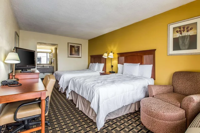 غرفة بسريرين كوين للمدخنين، Econo Lodge Byron near Historic District - Warner Robins 4/5