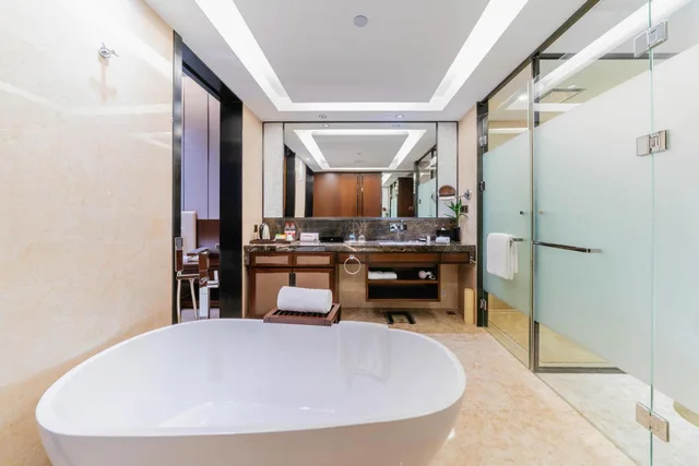 غرفة سوبيريور بسرير كينج بإطلالة على الحديقة، Ramada by Wyndham Huizhou South 3/3