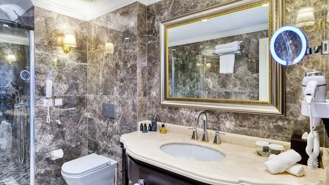 جناح عائلي بسرير كوين وسريرين منفصلين بإطلالة على المدينة، Dekalb Hotel Istanbul 5/6
