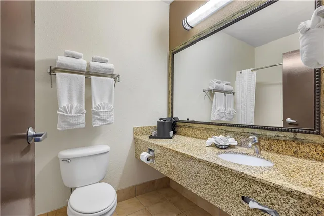 Room, 2 Queen Beds, Pet Friendly, Best Western Woodburn 3/3