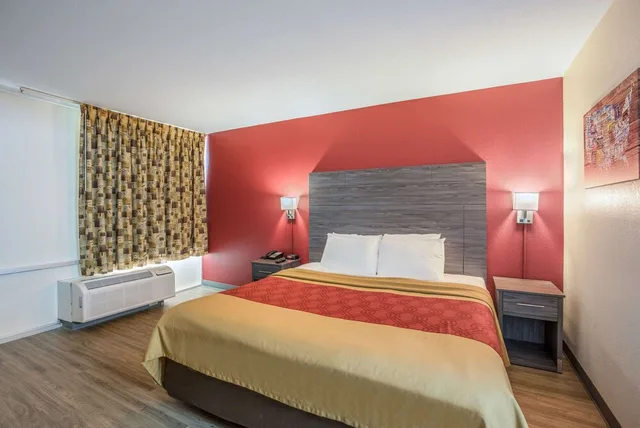 غرفة قياسية بسرير كينج، Econo Lodge Thomasville 1/10