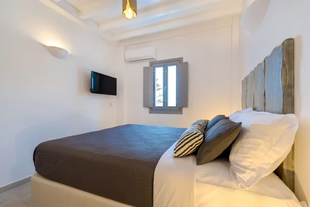 Junior Suite, Twin Beds, Sea View, Sofa, Hot Tub, White Harmony Suites 2/3