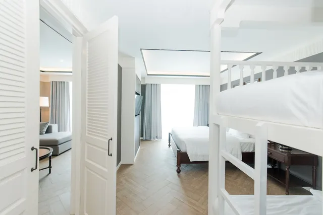 جناح عائلي بسرير كينج وسرير بطابقين، Marina Gallery Resort - KACHA – Kalim Bay 5/10