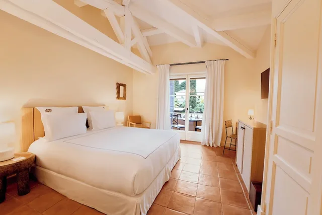 غرفة بسرير كوين بإطلالة على الحديقة، La Bastide de Saint Tropez 3/10