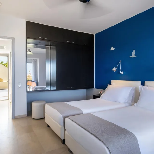 Room, Double Bed, East View، Majestic 2/4