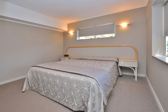 جناح بسرير كينج وسريرين منفصلين بغرفتي نوم، Shoreline Motel 1/1
