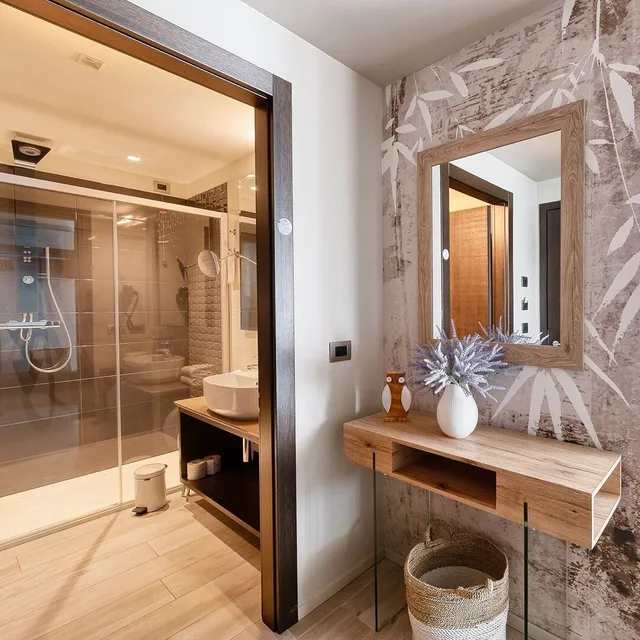 جناح بسرير مزدوج بغرفة نوم واحدة مع أريكة، Vision Hotel 4/4