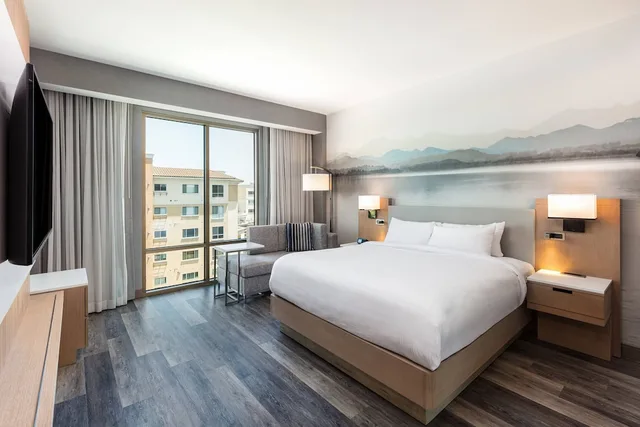 غرفة بسرير كينج لذوي الإعاقة، Courtyard By Marriott Los Angeles Monterey Park 2/3