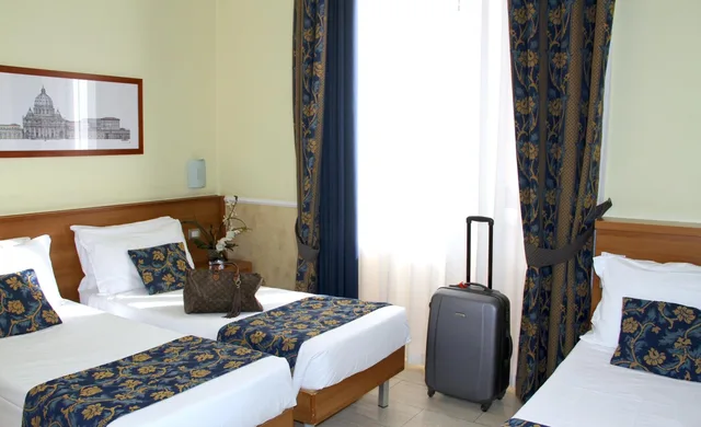 غرفة ثلاثية بسرير فردي، Windrose Hotel 1/8
