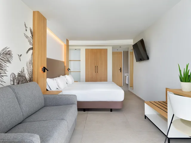 Room, Double Bed, Side Sea View, MYND Adeje 2/6