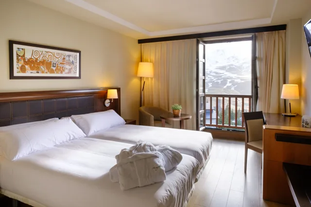 غرفة قياسية بسريرين منفصلين بإطلالة على الجبل، Aragon Hills Hotel And Spa 1/1