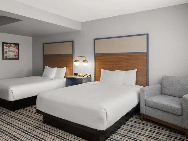 غرفة بسريرين كوين لذوي الإعاقة، AmericInn by Wyndham Grand Forks 2/4